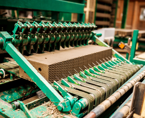 Hydraulics_BrickHeavyIndustry Hydraulic equipment used for brick cutting